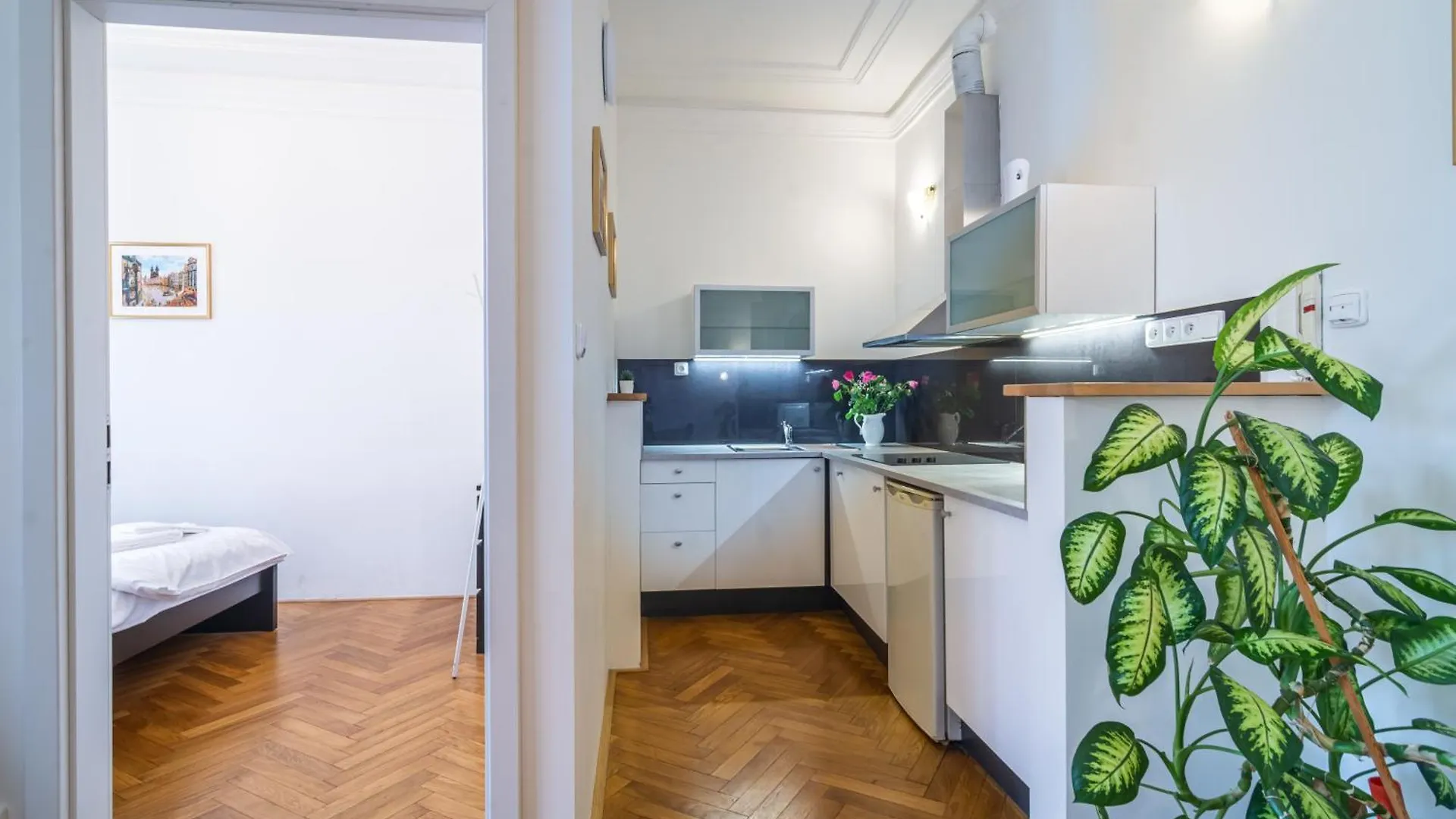 Royal Road Residence Praga 0*,