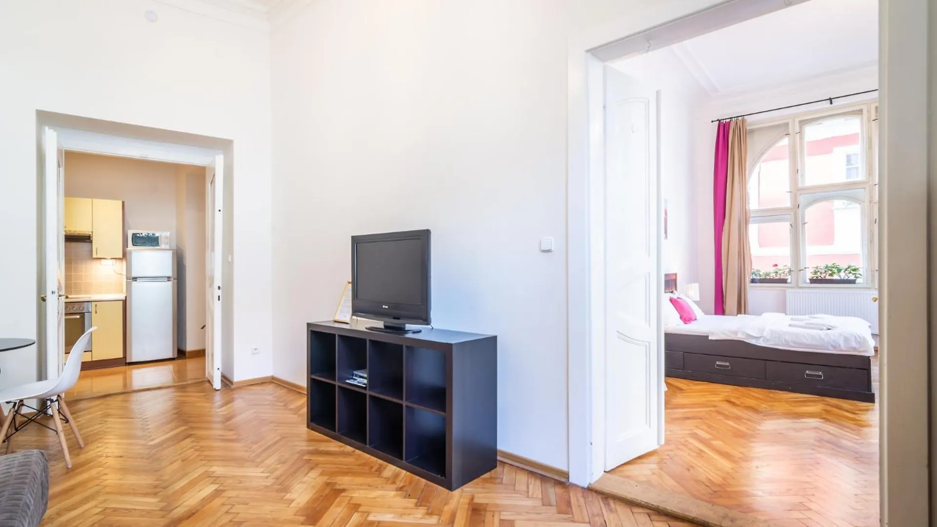 Royal Road Residence Praga 0*,