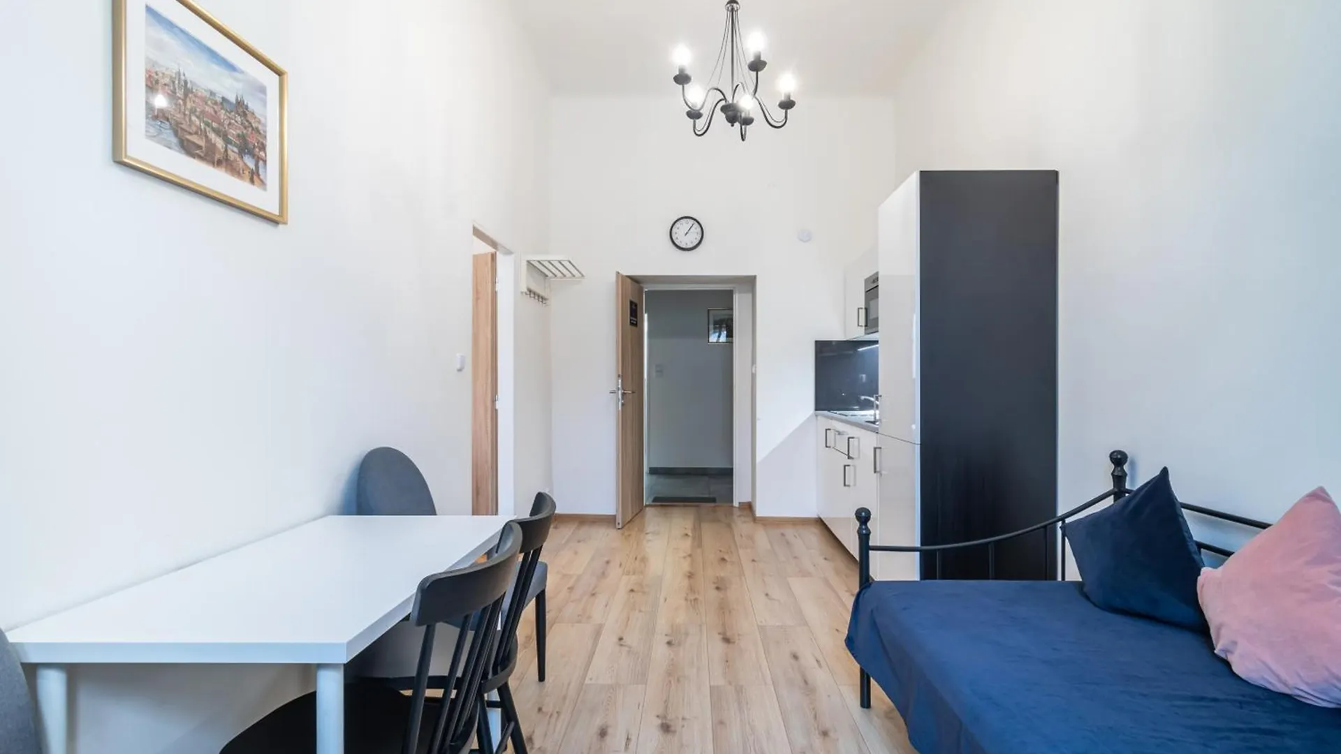 Royal Road Residence Praga 0*,
