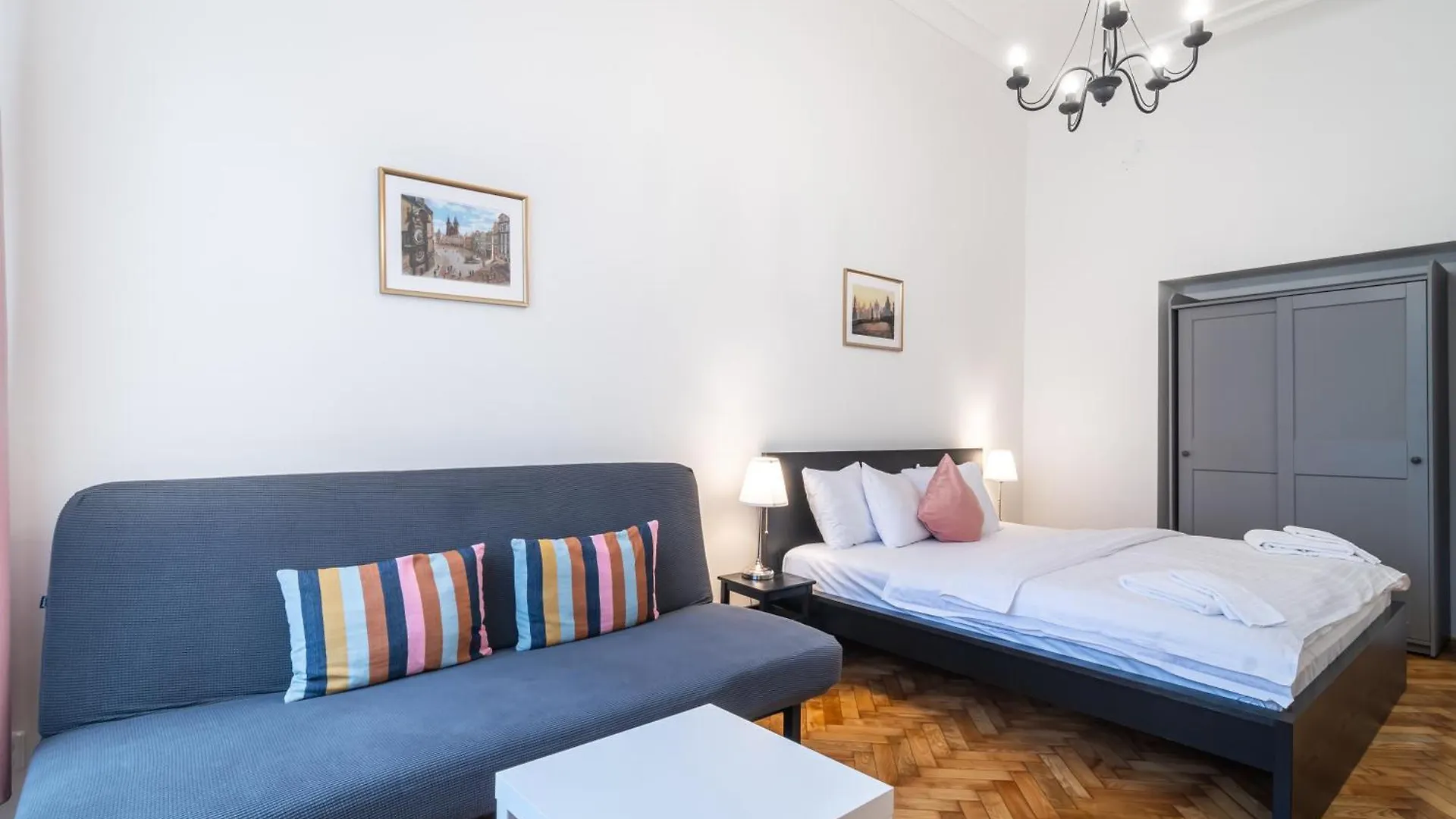 Royal Road Residence Praga
