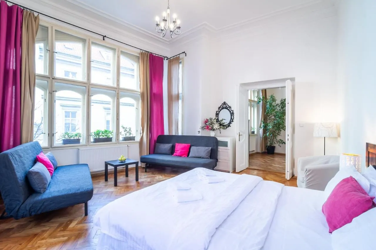 Royal Road Residence Praga Apartamento