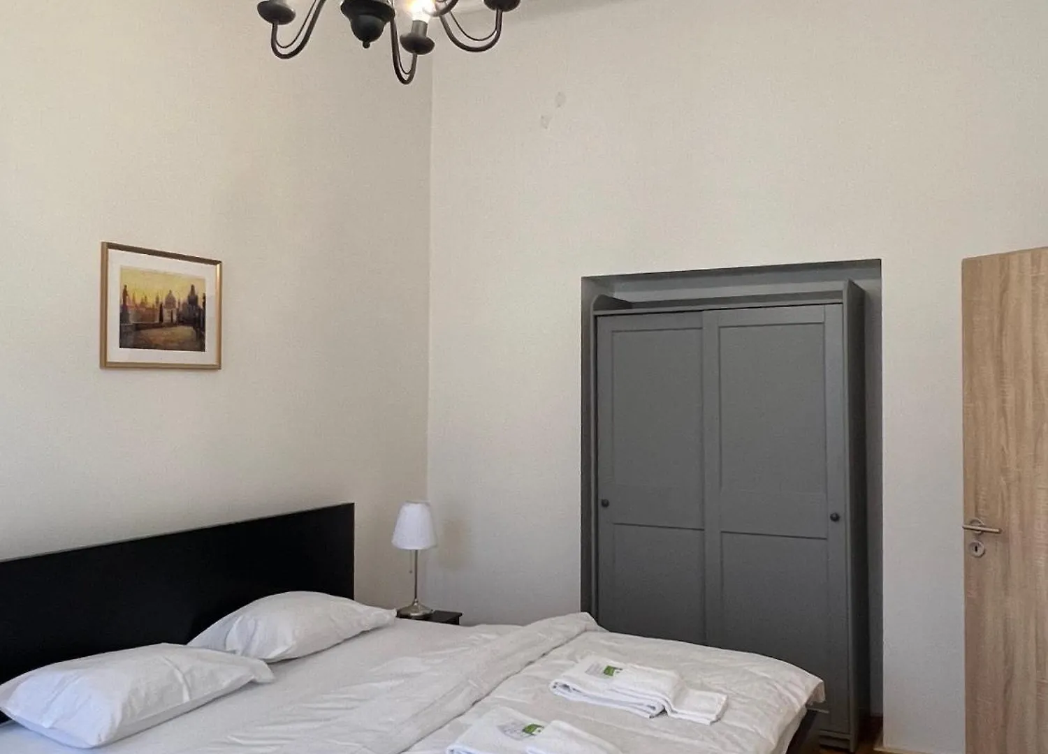 Royal Road Residence Praga 0*,