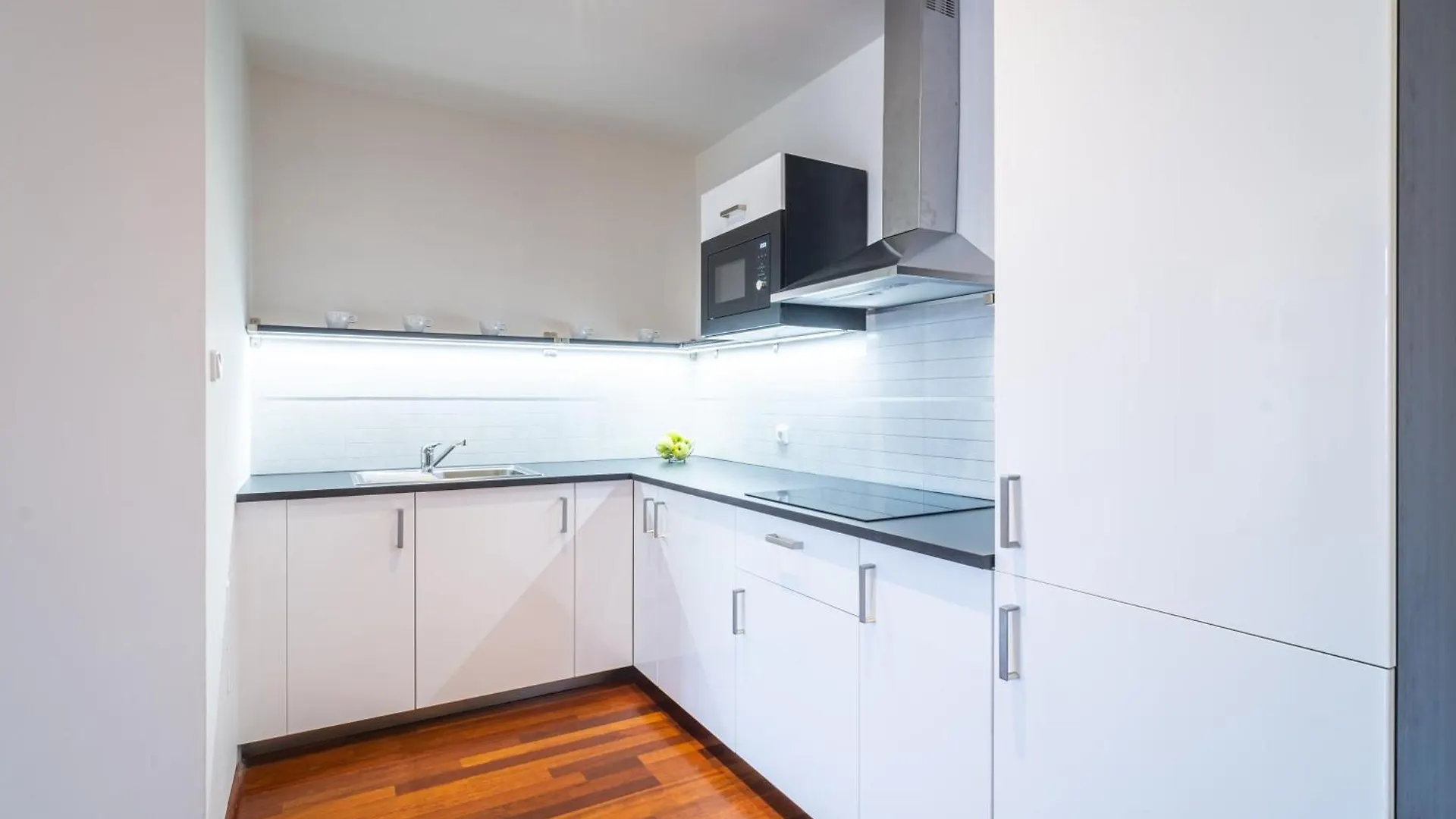 Royal Road Residence Praga 0*,