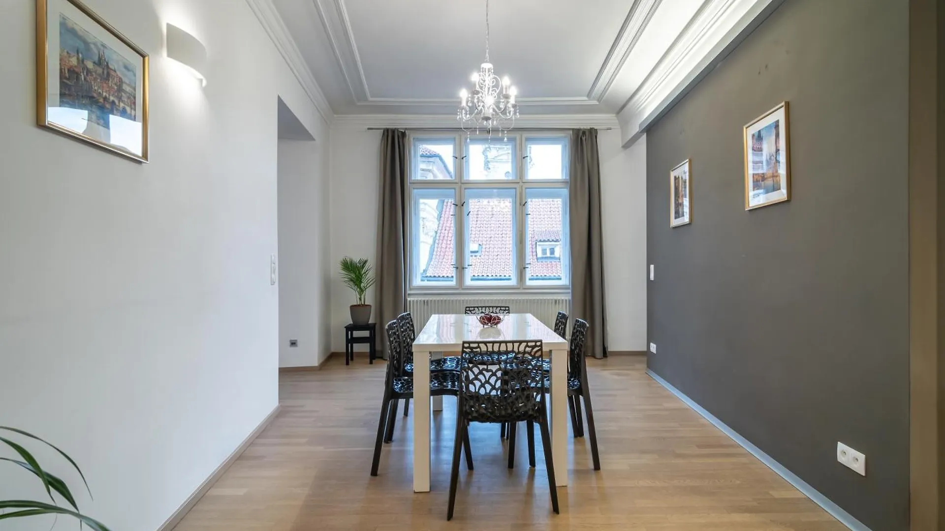 Royal Road Residence Praga 0*,